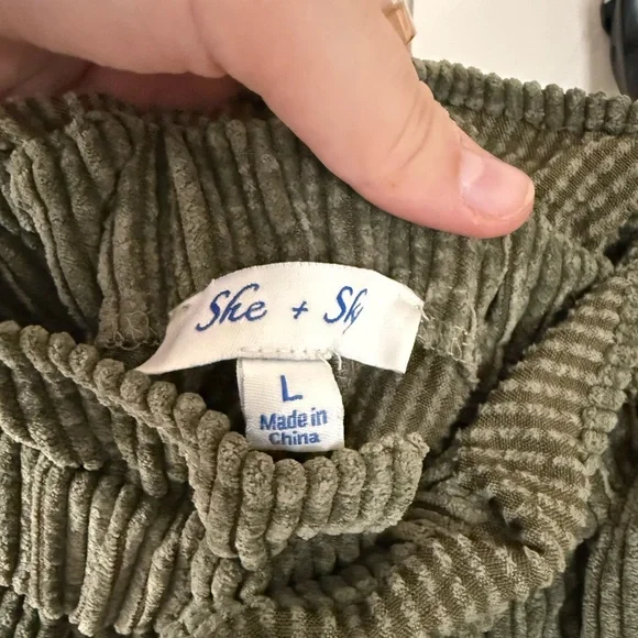 She + Sky Olive Corduroy Paper bag Shorts - Picture 2 of 2